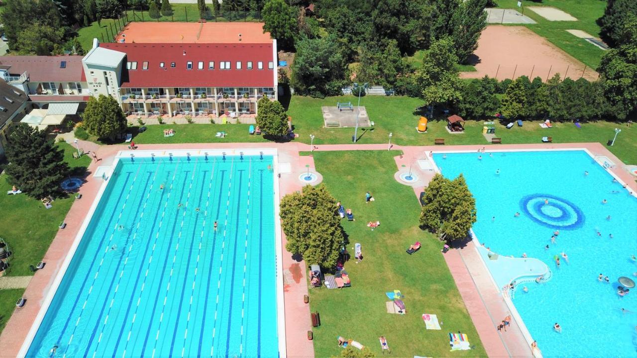 Het Vezer Apartmanhotel Komárom Exterior foto