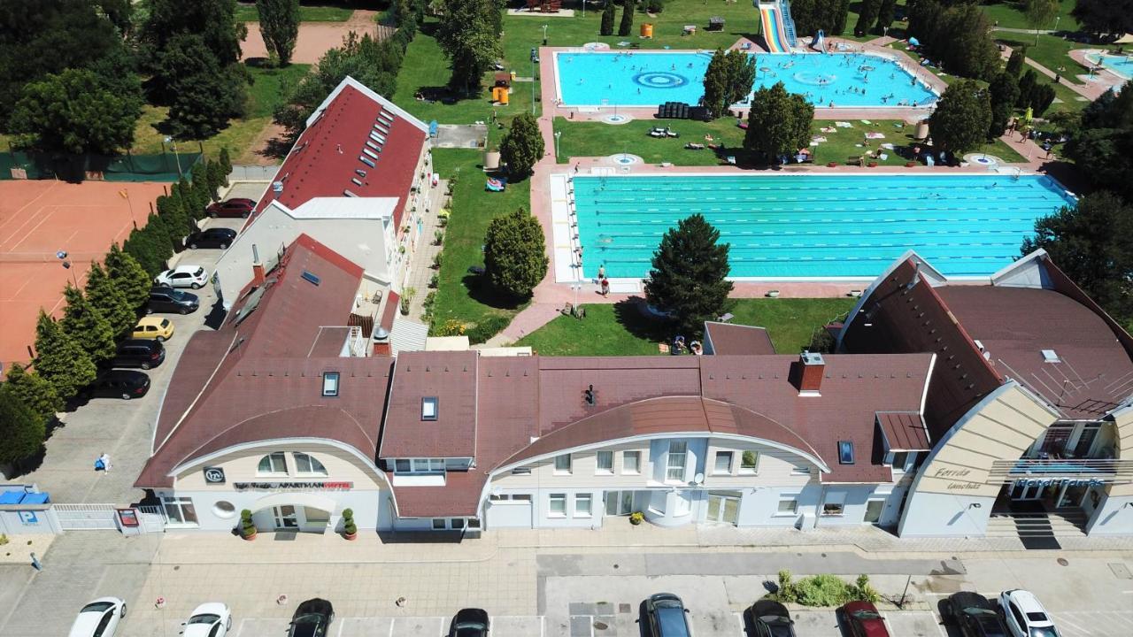 Het Vezer Apartmanhotel Komárom Exterior foto
