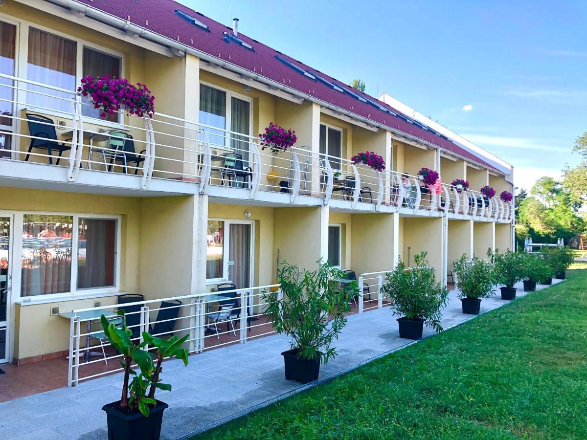 Het Vezer Apartmanhotel Komárom Exterior foto