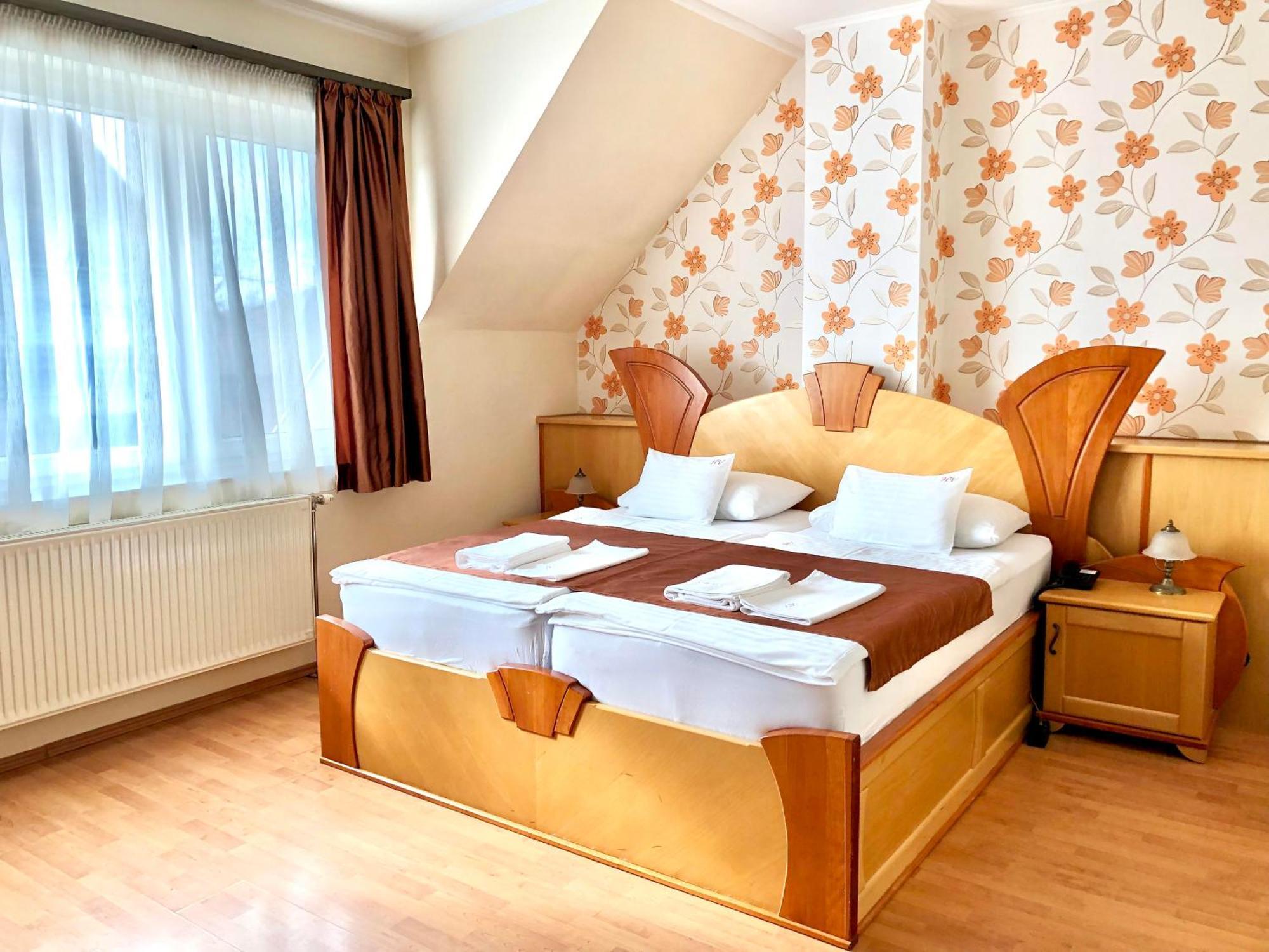 Het Vezer Apartmanhotel Komárom Exterior foto