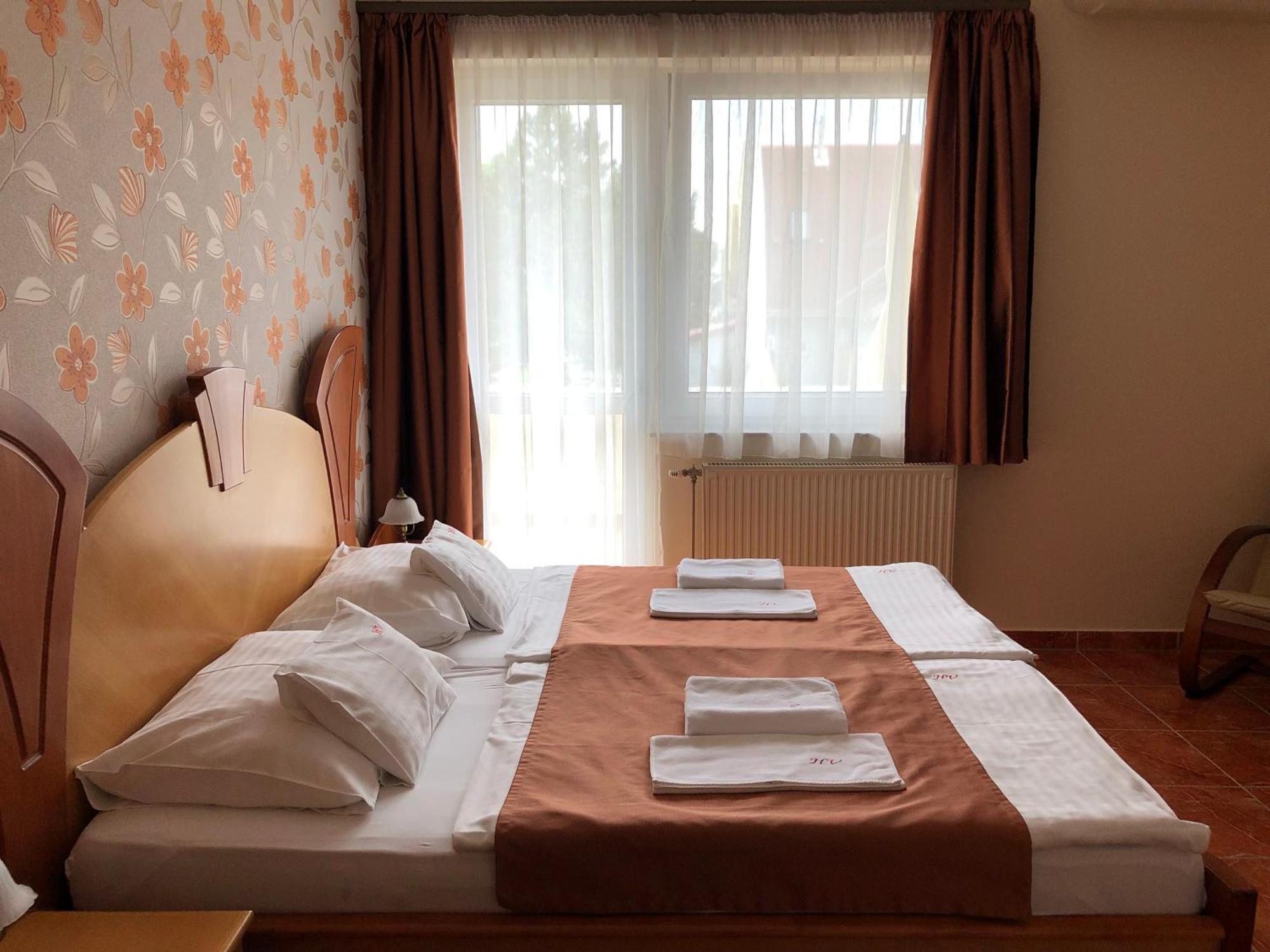 Het Vezer Apartmanhotel Komárom Exterior foto
