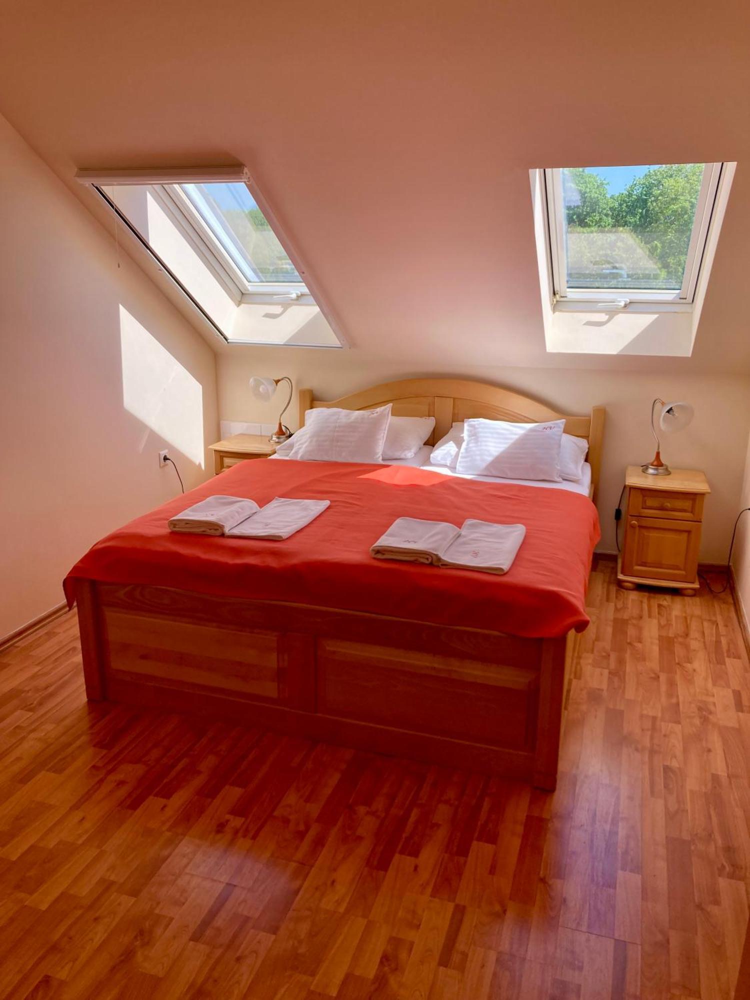 Het Vezer Apartmanhotel Komárom Zimmer foto