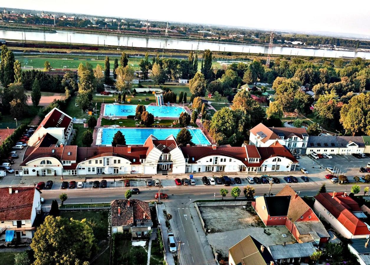 Het Vezer Apartmanhotel Komárom Exterior foto